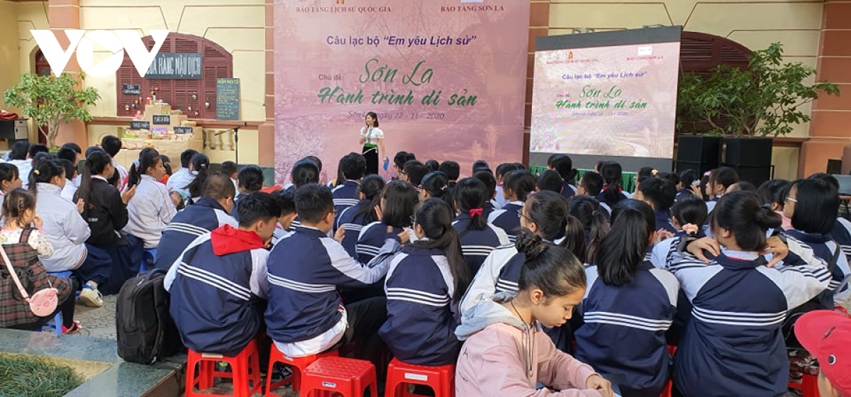 hang tram hoc sinh son la tham gia hoat dong giao duc em yeu lich su hinh anh 1