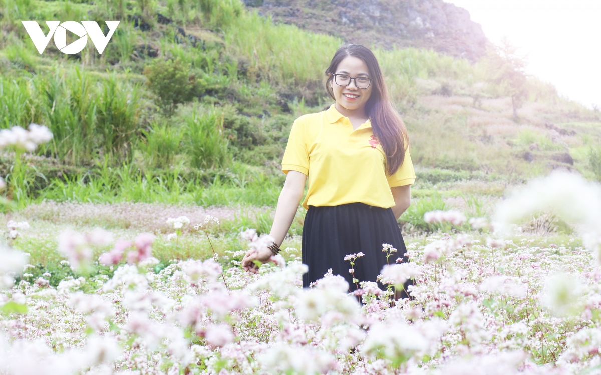 giới trẻ đổ về hà giang ngắm hoa tam giác mạch bung nở hình ảnh 7 gioi tre do ve ha giang ngam hoa tam giac mach bung no hinh anh 7