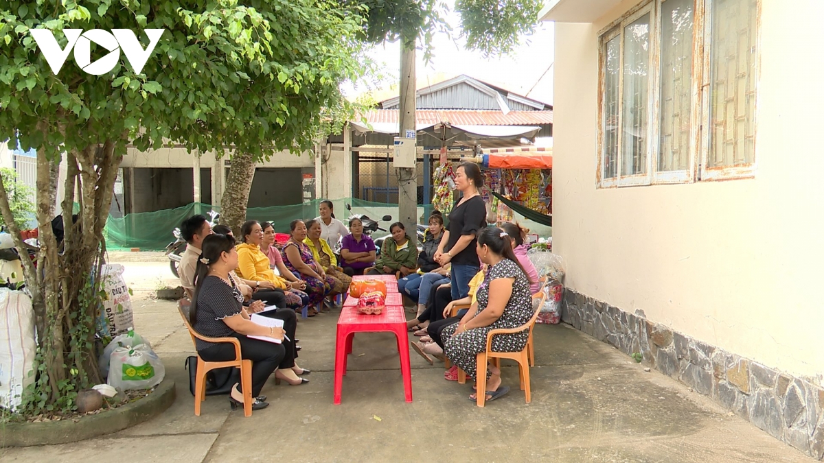 phụ nữ sóc trăng với mô hình biến rác thành tiền hình ảnh 2 phu nu soc trang voi mo hinh bien rac thanh tien hinh anh 2