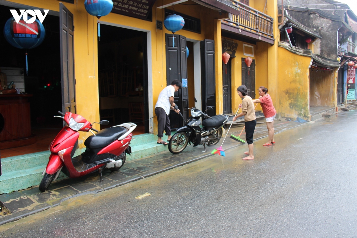 hon 150 nguoi don bun non dang tran ngap pho co hoi an hinh anh 10