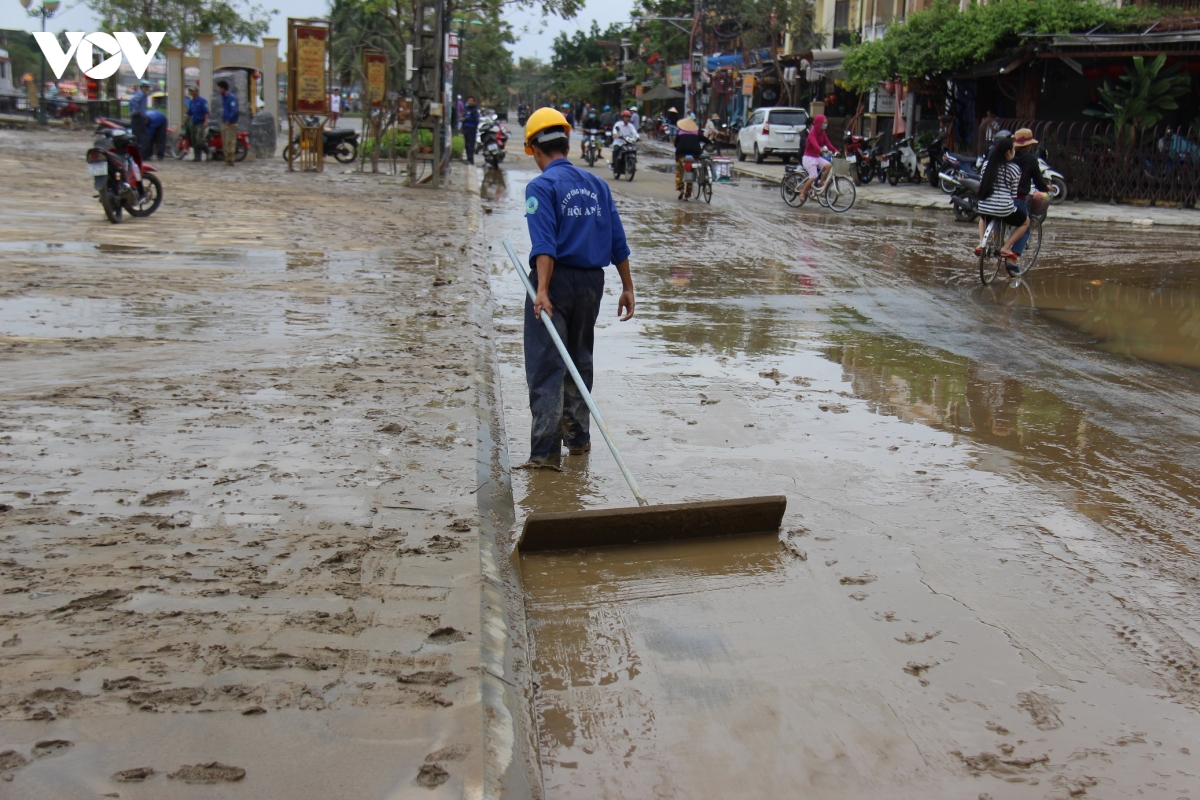 hon 150 nguoi don bun non dang tran ngap pho co hoi an hinh anh 14