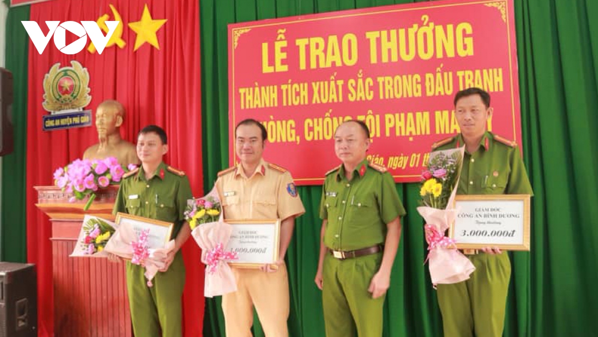 khen thuong luc luong triet pha co so san xuat ma tuy khung o binh duong hinh anh 1