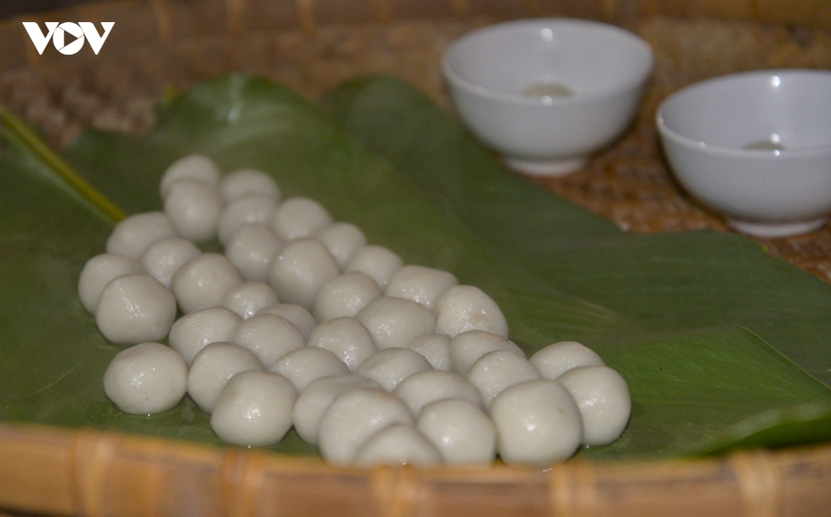 nguoi ha nhi Dien bien vui tet truyen thong ho su cha hinh anh 4