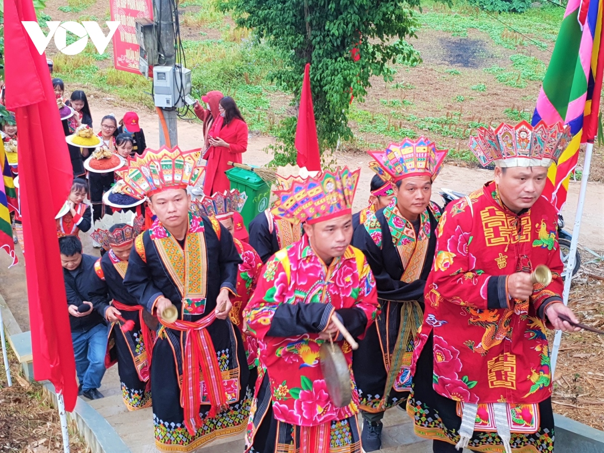 Doc dao le hoi ban vuong cua nguoi dao o quang ninh hinh anh 4