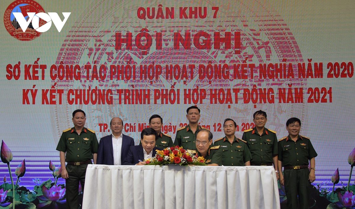 quan khu 7 so ket hoat dong ket nghia voi Dai tieng noi viet nam va cac don vi khac hinh anh 2