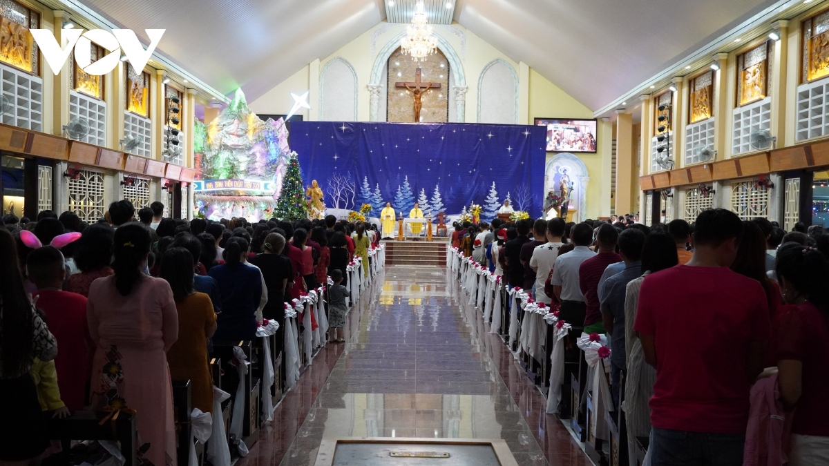 tphcm dong vui, nhon nhip trong dem giang sinh hinh anh 2