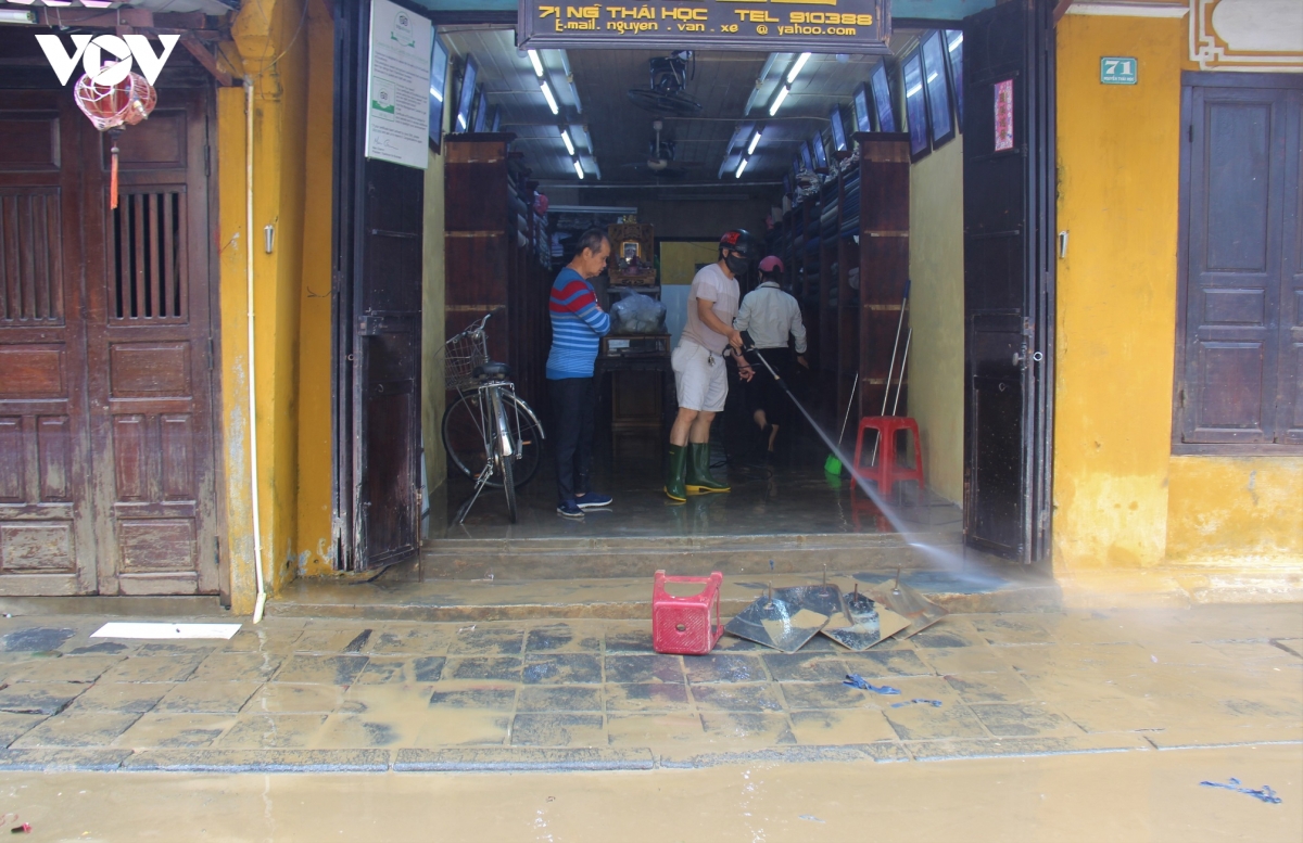 hon 150 nguoi don bun non dang tran ngap pho co hoi an hinh anh 2