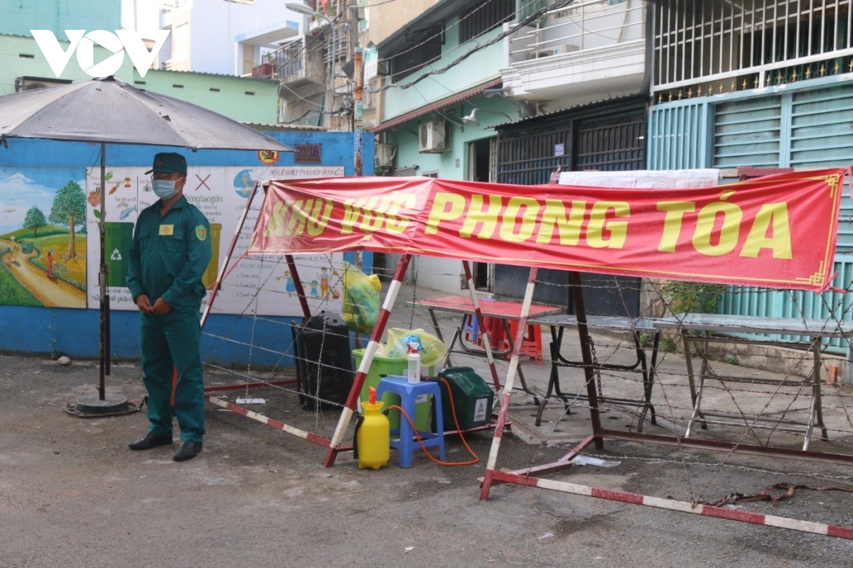 hoat dong cua nguoi dan trong khu vuc phong toa dien ra binh thuong hinh anh 3