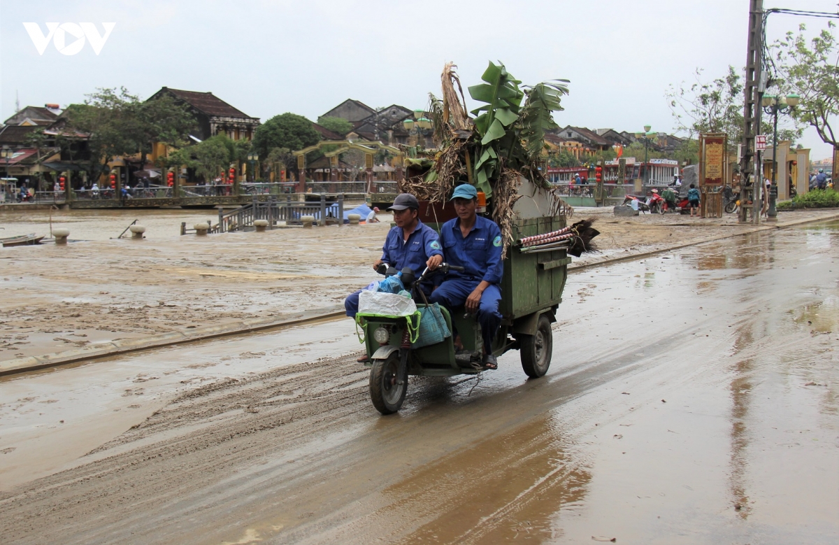hon 150 nguoi don bun non dang tran ngap pho co hoi an hinh anh 6