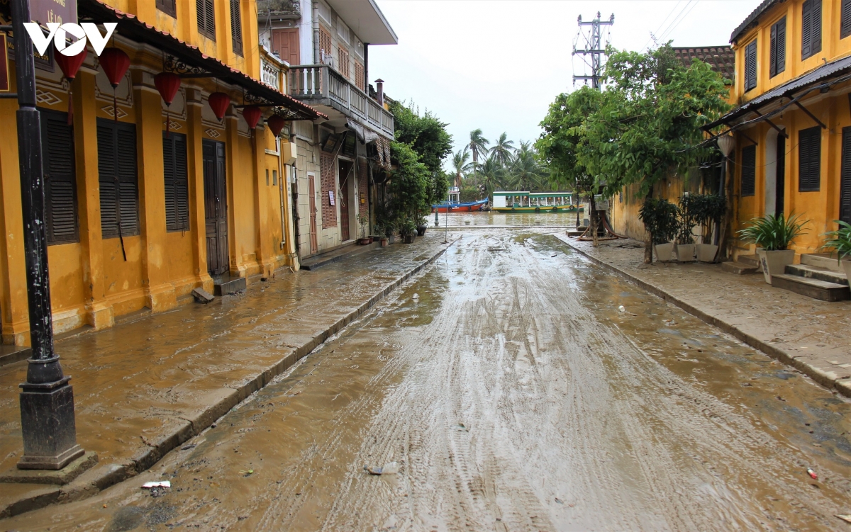 hon 150 nguoi don bun non dang tran ngap pho co hoi an hinh anh 7