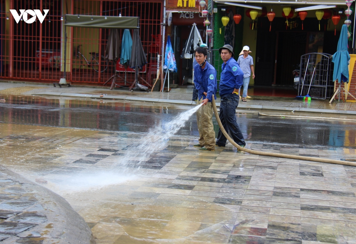 hon 150 nguoi don bun non dang tran ngap pho co hoi an hinh anh 8
