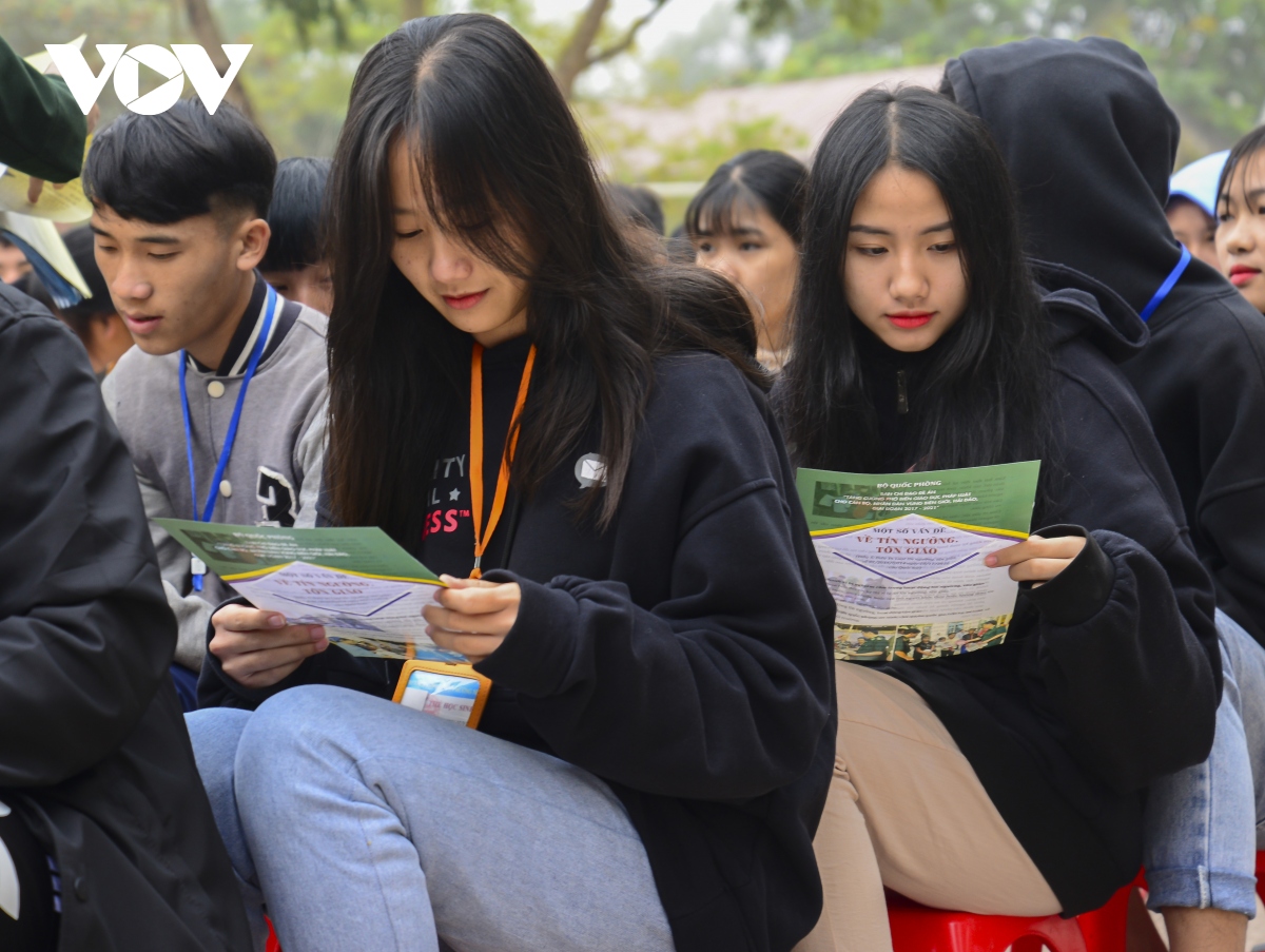 giao luu van nghe de tuyen truyen phap luat cho ba con vung cao hinh anh 8