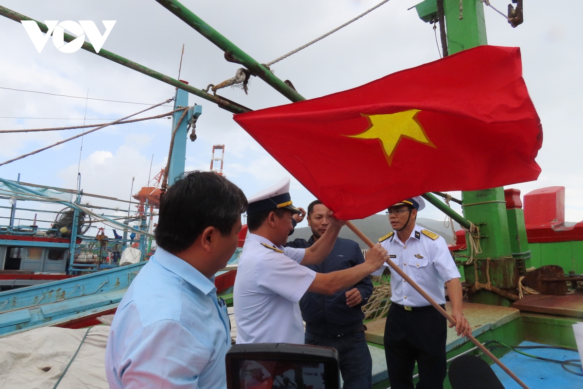 vùng 4 hải quân cùng ngư dân bình Định vươn khơi bám biển hình ảnh 1 vung 4 hai quan cung ngu dan binh Dinh vuon khoi bam bien hinh anh 1