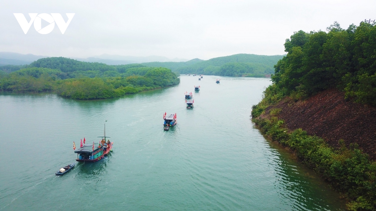 Doc dao le hoi ban vuong cua nguoi dao o quang ninh hinh anh 7