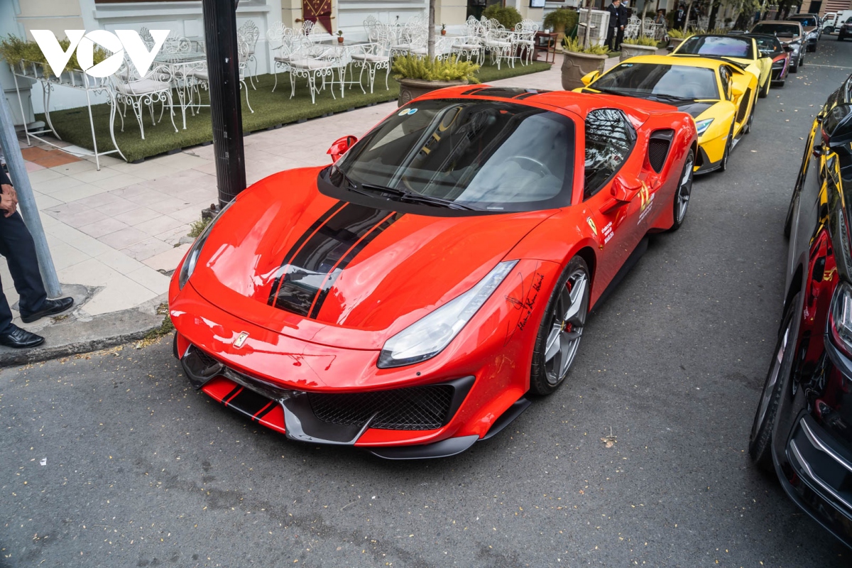 "Soi" Ferrari 488 Pista Spider "hàng hiếm" tại Việt Nam