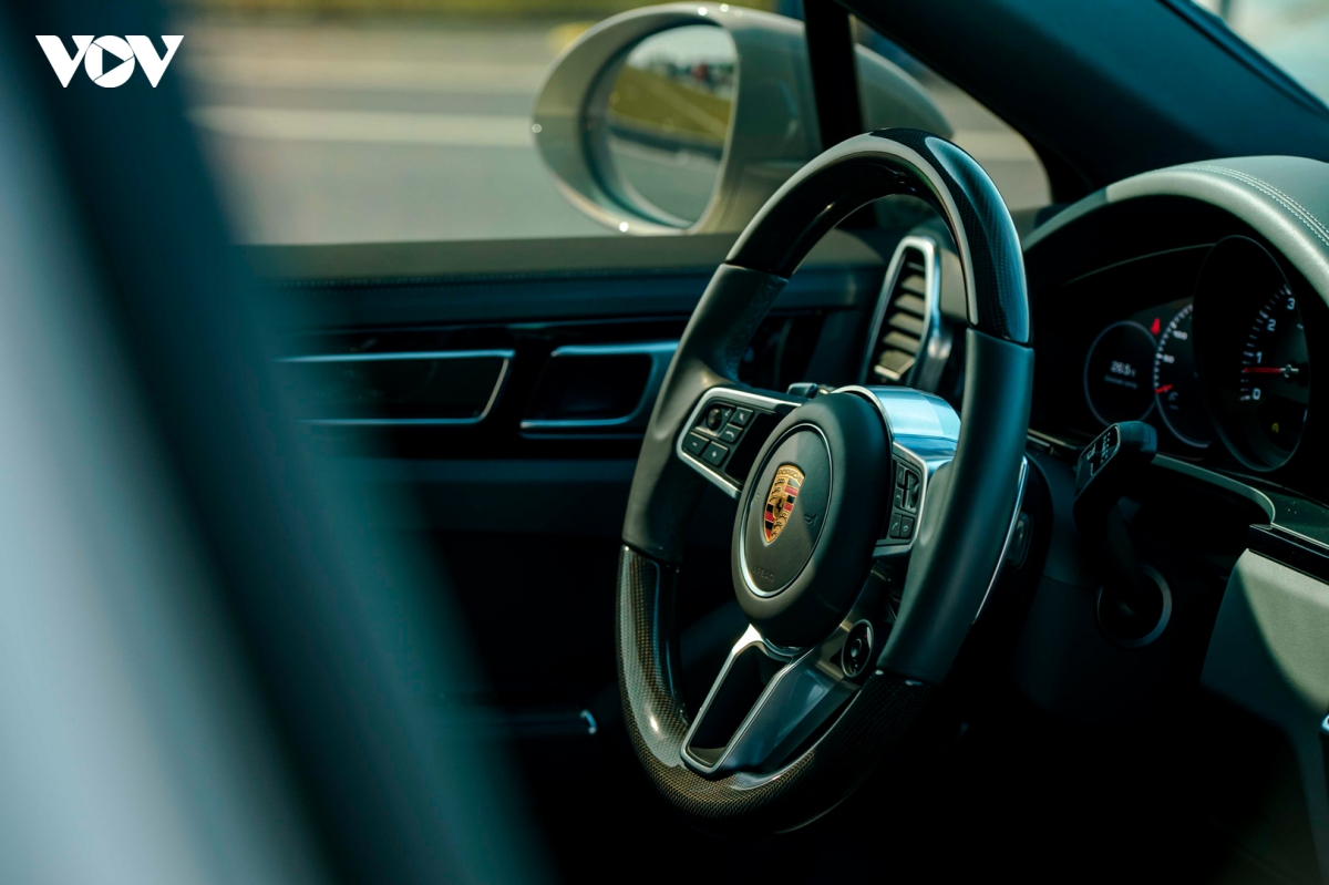 kham pha suv hieu nang cao porsche cayenne coupe gia hon 6 ty dong hinh anh 14