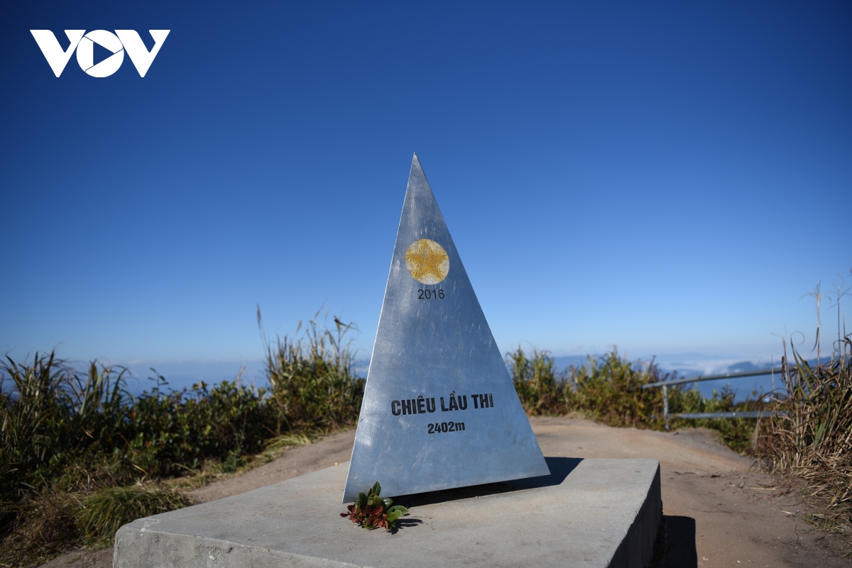 chinh phuc dinh chieu lau thi 2402m bong benh giua bien may hinh anh 21