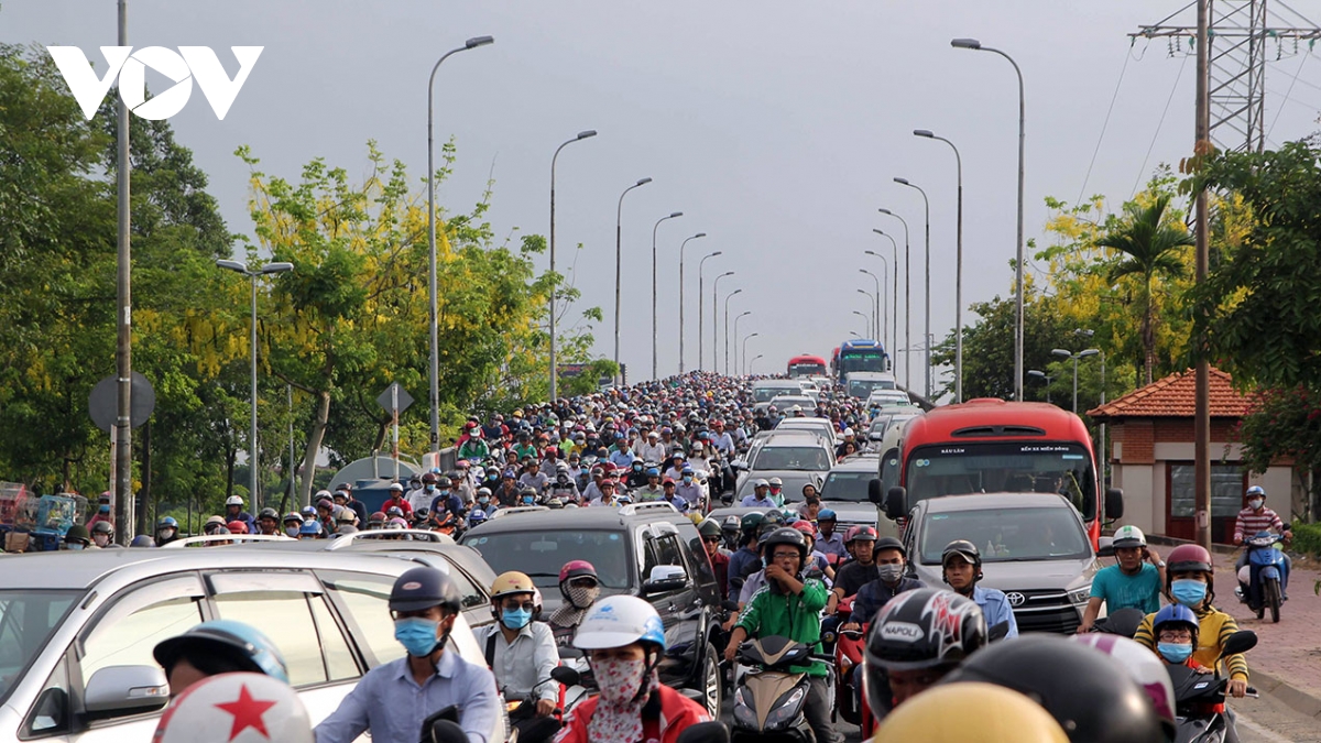 Lo ngại "phí chồng phí" khi thu tiền kiểm soát khí thải xe máy