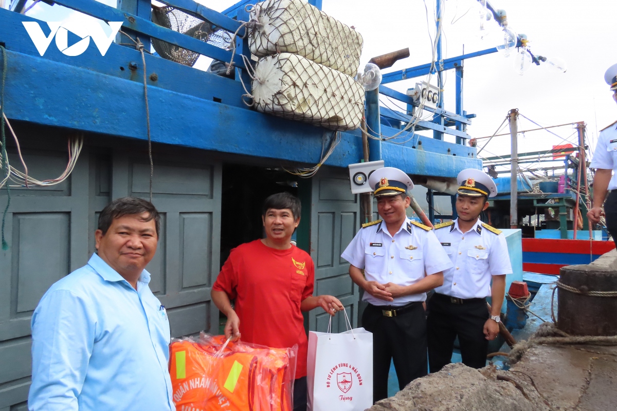 vung 4 hai quan cung ngu dan binh Dinh vuon khoi bam bien hinh anh 4