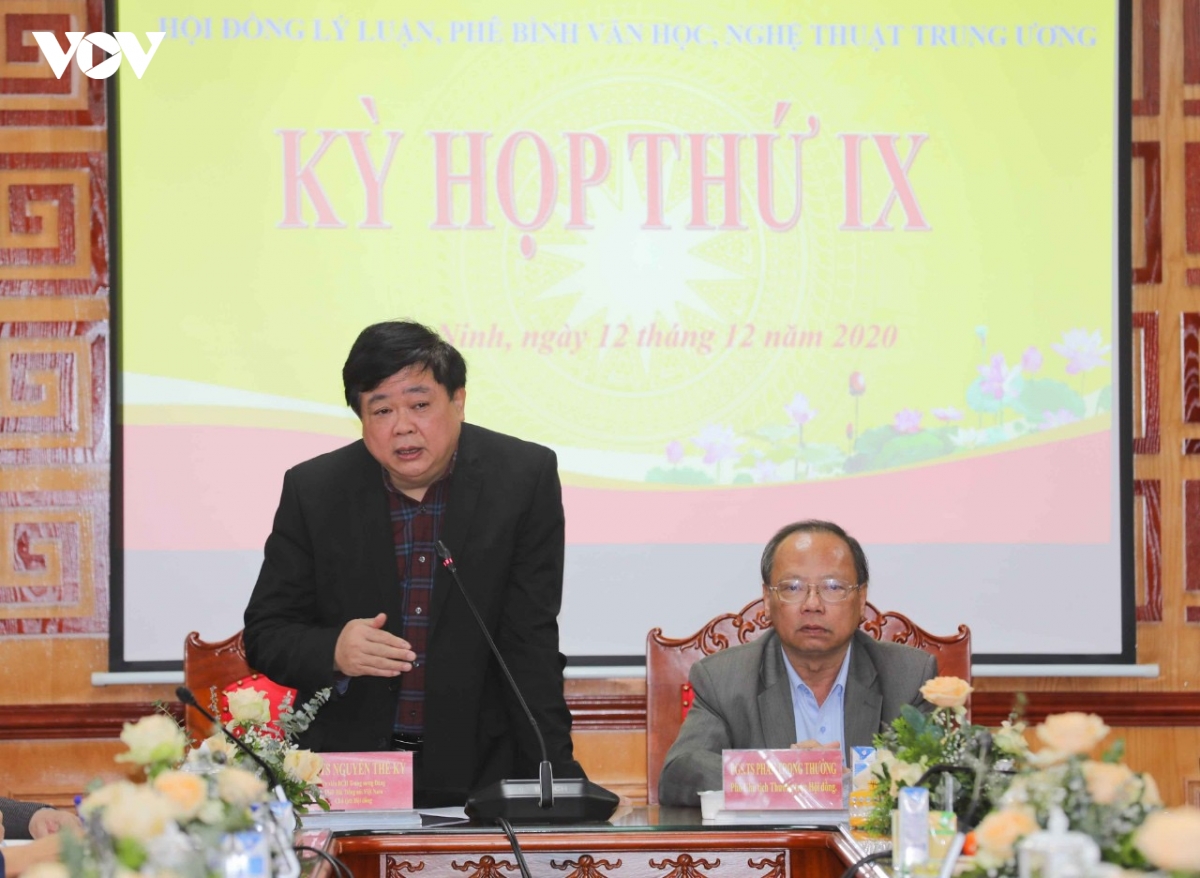 ky hop thu ix hoi dong ly luan, phe binh vhnt trung uong hinh anh 1