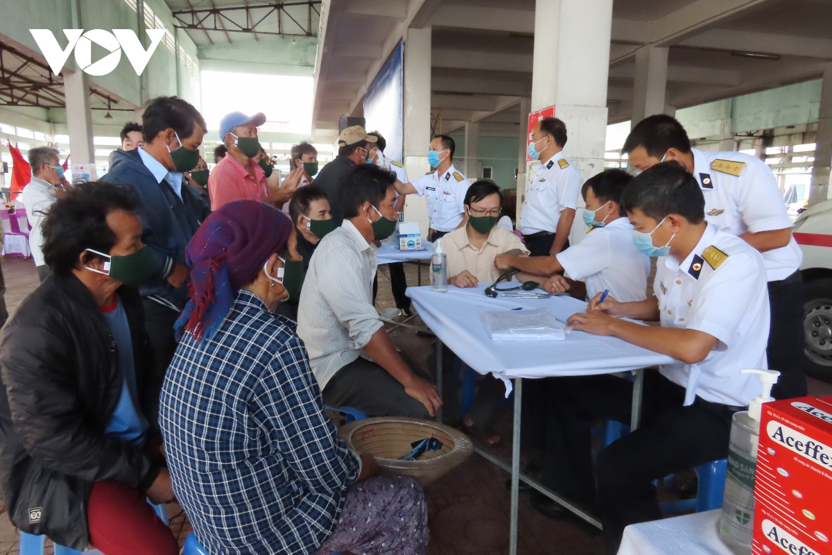 vùng 4 hải quân cùng ngư dân bình Định vươn khơi bám biển hình ảnh 2 vung 4 hai quan cung ngu dan binh Dinh vuon khoi bam bien hinh anh 2