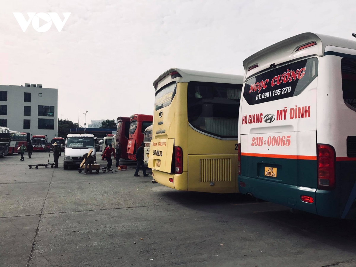 nguoi dan do ra cac ben xe roi ha noi ve que nghi tet duong lich hinh anh 14