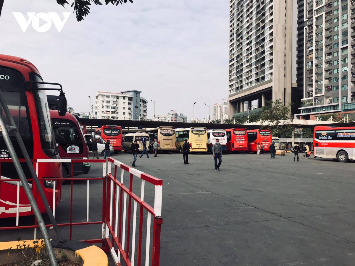 nguoi dan do ra cac ben xe roi ha noi ve que nghi tet duong lich hinh anh 12