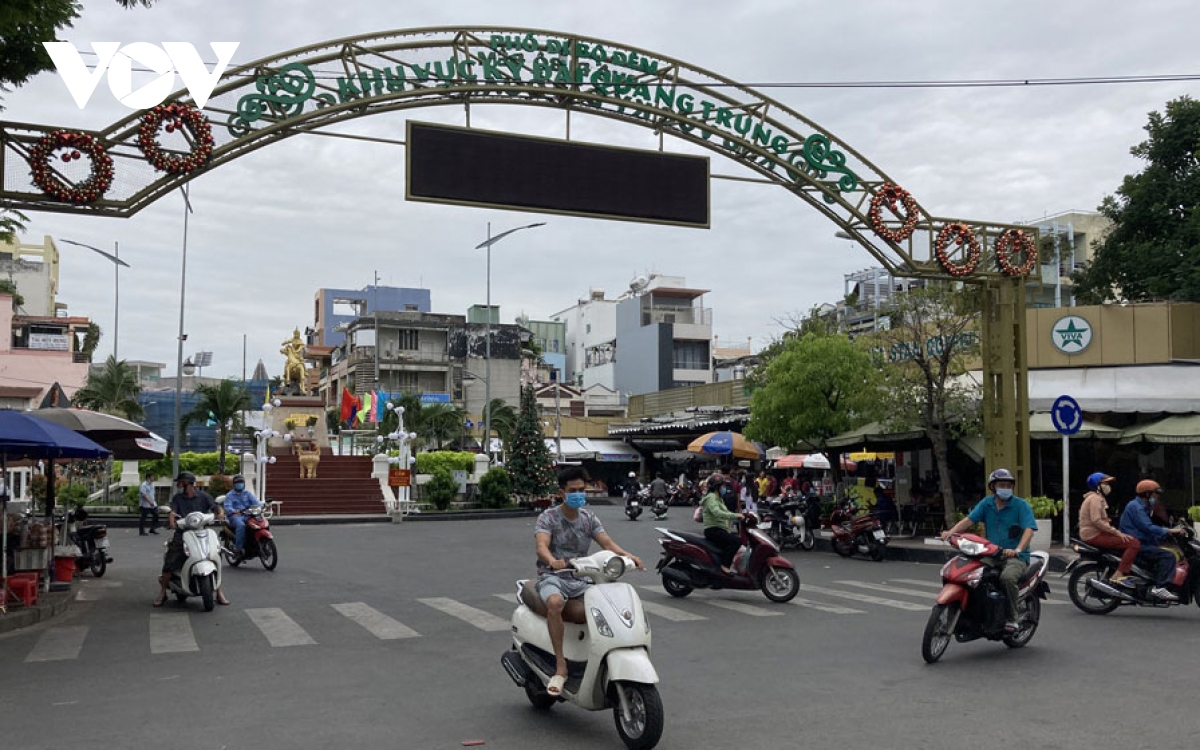 co nen lam pho di bo tai tphcm kieu tram hoa dua no hinh anh 1