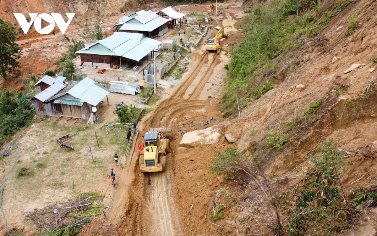 Dat chay va tham hoa sat lo nui o mien trung tham hoa den tu dau hinh anh 3