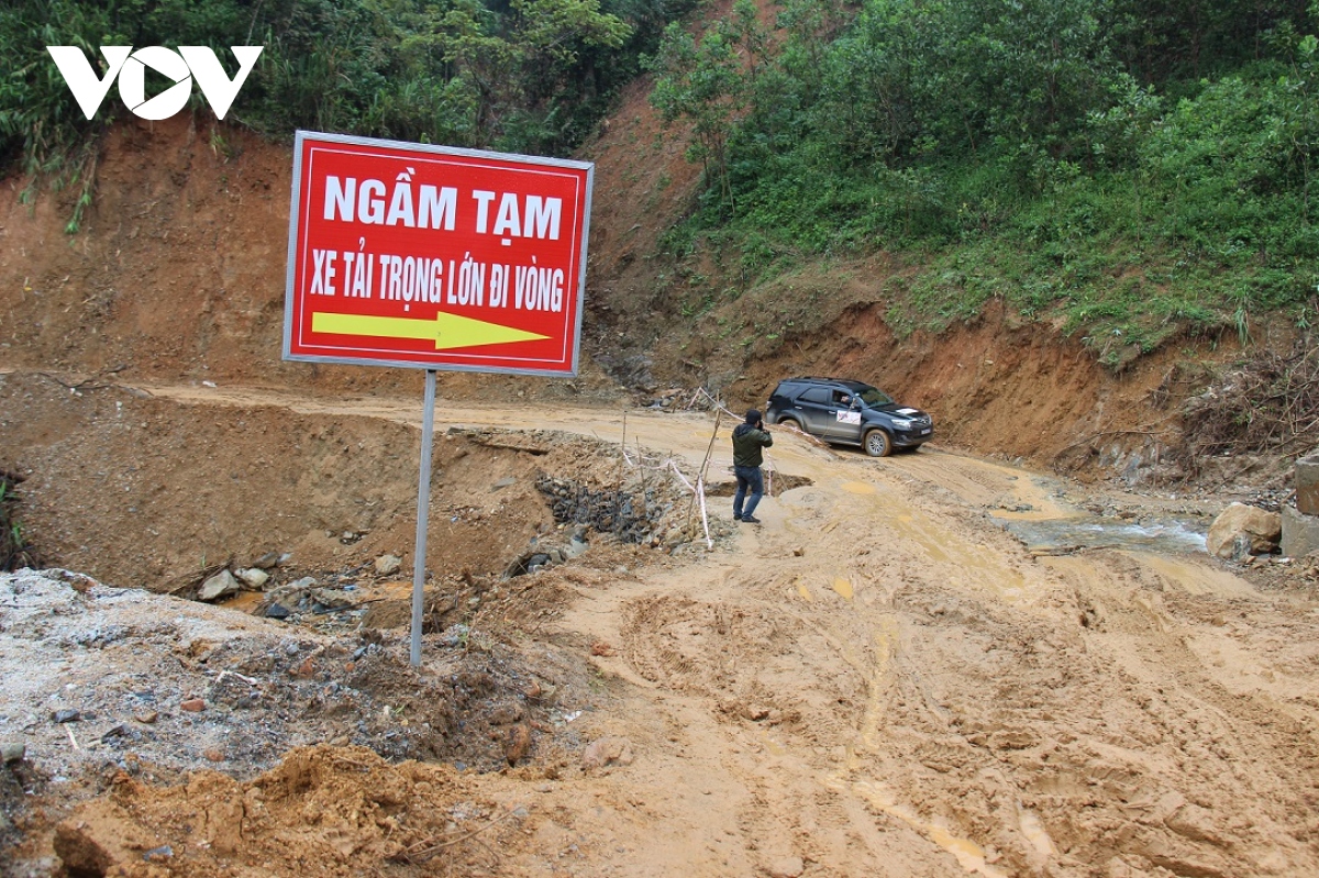 thiet lap hanh lang an toan cac doan duong sat lo o phuoc son, quang nam hinh anh 3