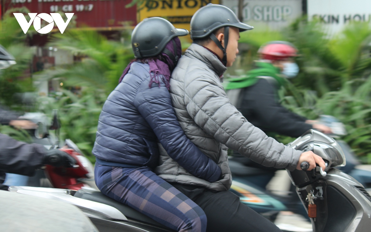 muon kieu chong ret cua nguoi dan ha noi khi gio lanh tran ve hinh anh 2