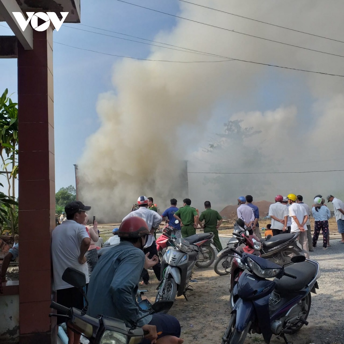 Dam chay o xuong go tai tien giang duoc dap tat sau 2 gio hinh anh 3