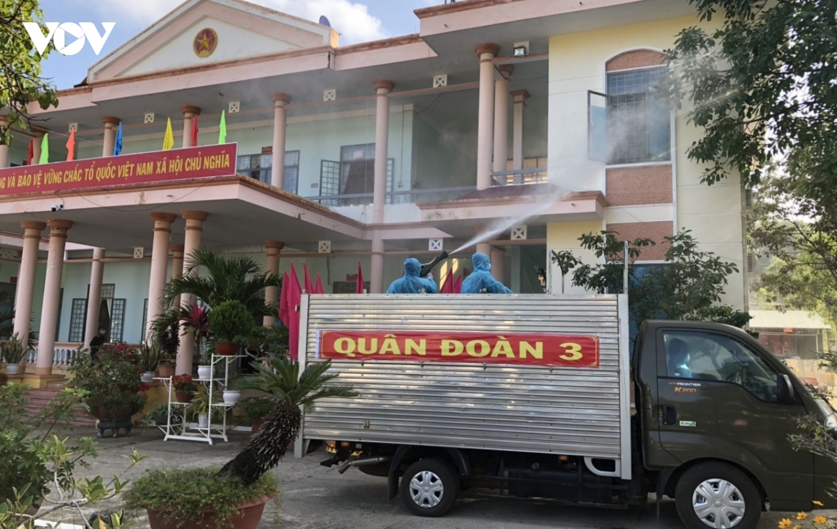hinh anh quan doan 3 phun khu khuan o dich covid-19 tai gia lai hinh anh 2