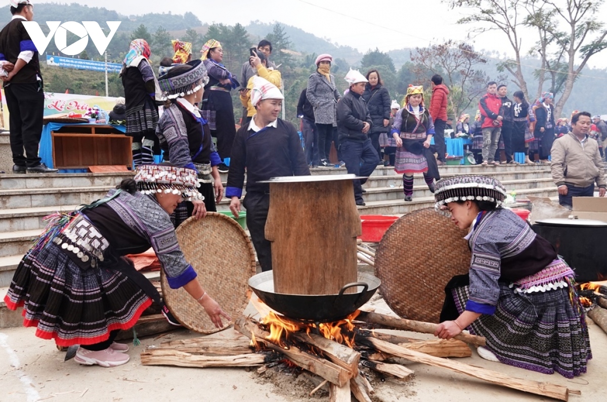 Doc dao le hoi gia banh day tren vung cao mu cang chai hinh anh 3