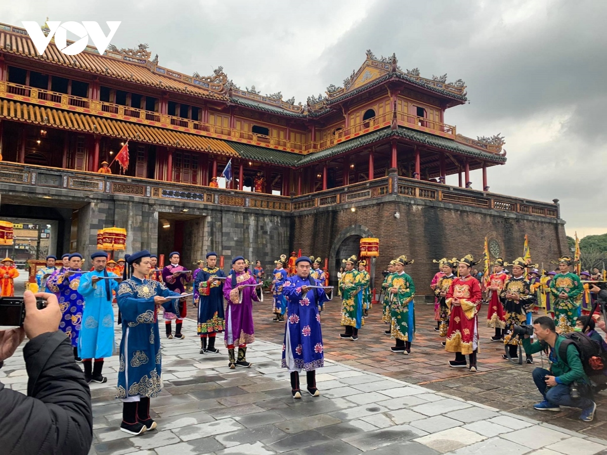 tai hien le ban soc trieu nguyen va don du khach dau tien den tham quan khu di san hue hinh anh 3