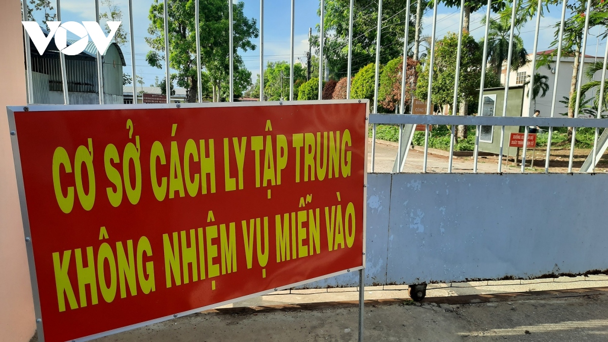 38 doi tuong nhap canh trai phep tu malaysia am tinh covid-19 hinh anh 1