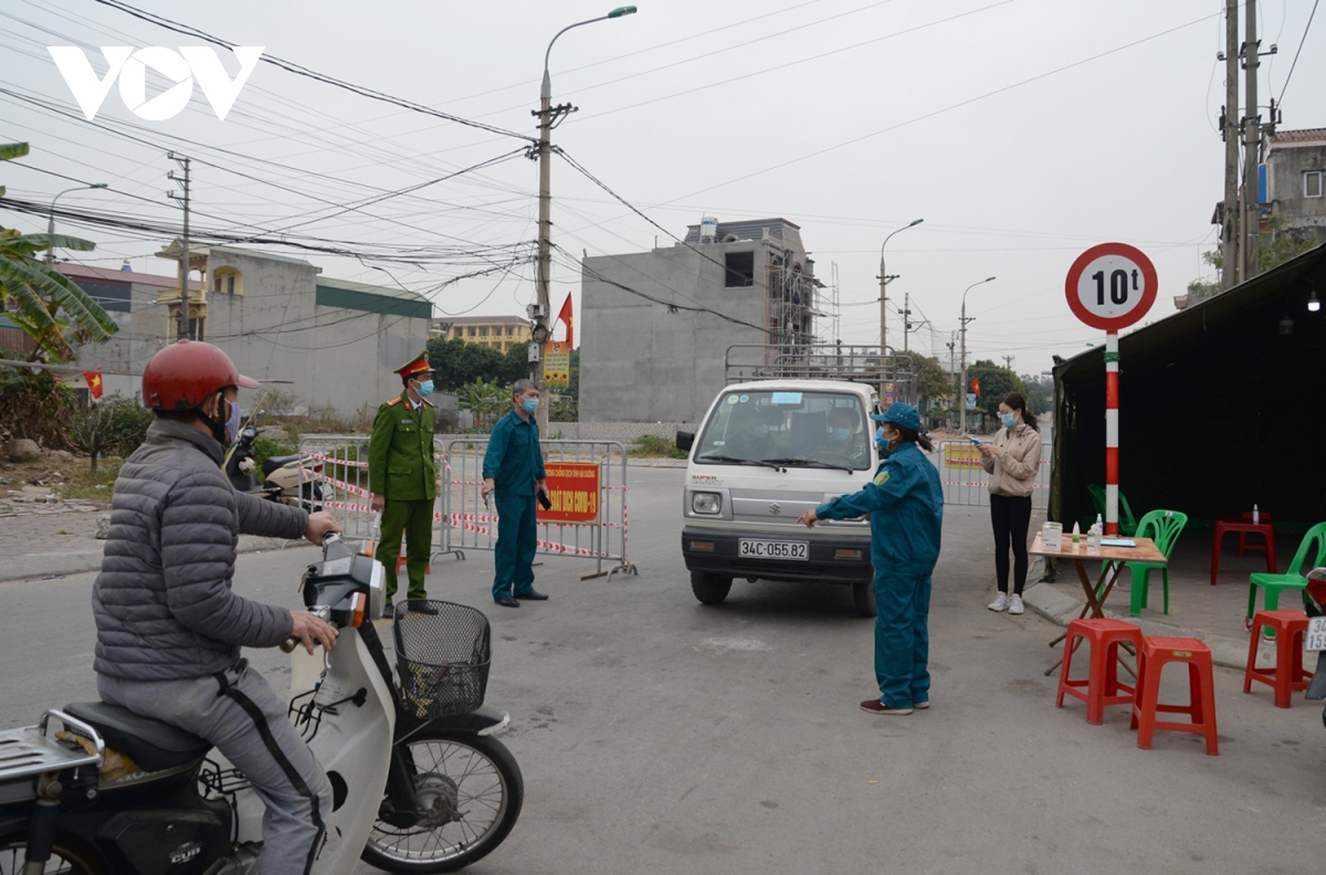 tp chi linh vang ve trong vong phong toa phong chong covid-19 hinh anh 12