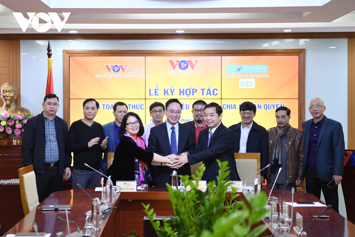 vov va first news - tri viet hop tac chia se ban quyen, lan toa tri thuc hinh anh 2