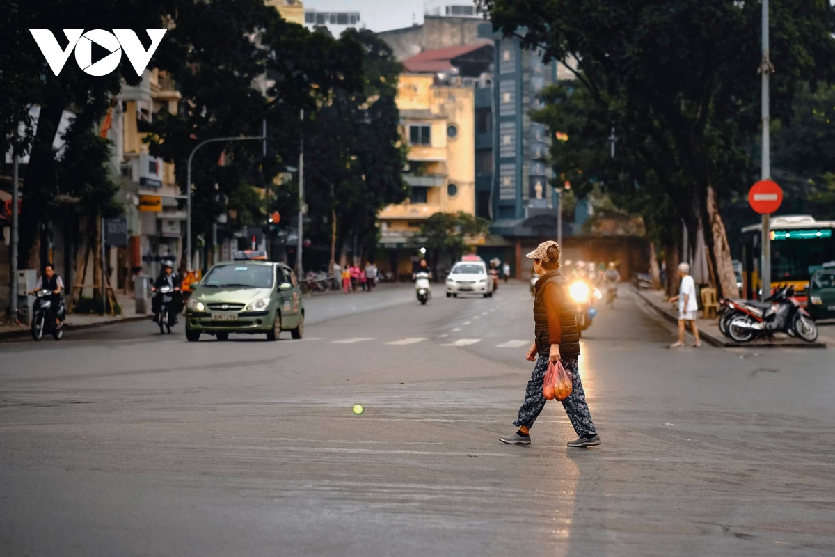 khoanh khac duong pho binh di dam chat ha noi nhung ngay giap tet hinh anh 11