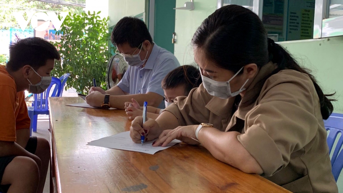 170 446 nguoi hai duong, quang ninh vao tphcm am tinh voi covid-19 hinh anh 1