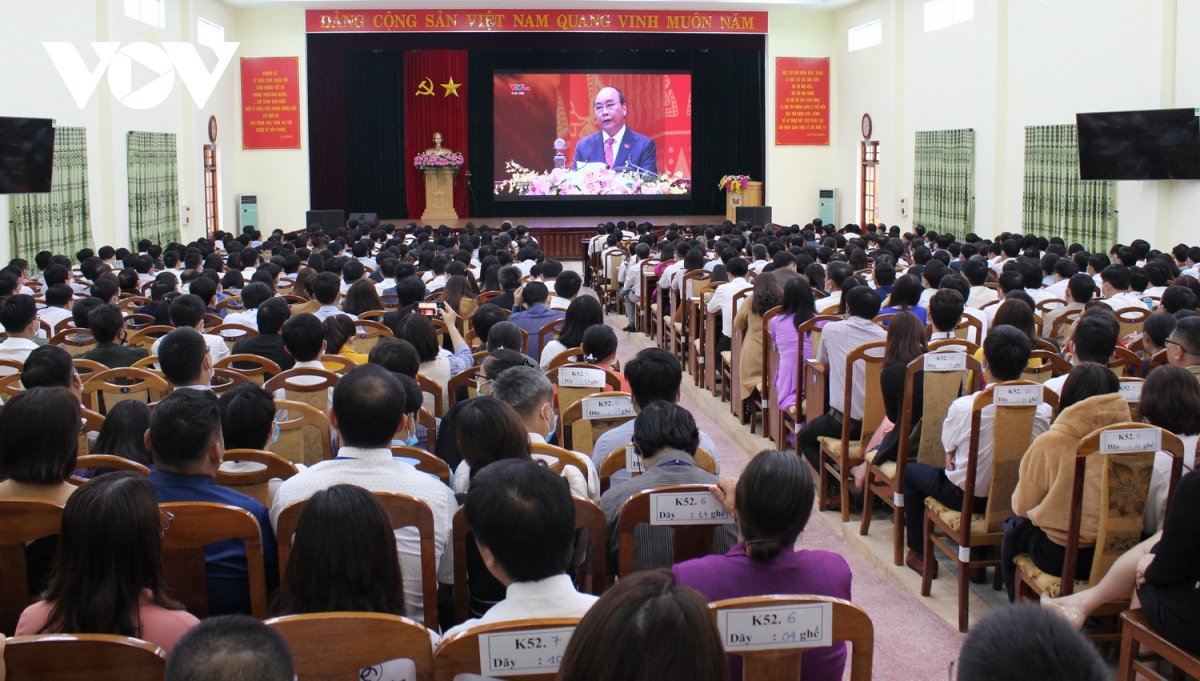 phan khoi, tin tuong khi theo doi tuong thuat phien khai mac Dai hoi xiii cua Dang hinh anh 5