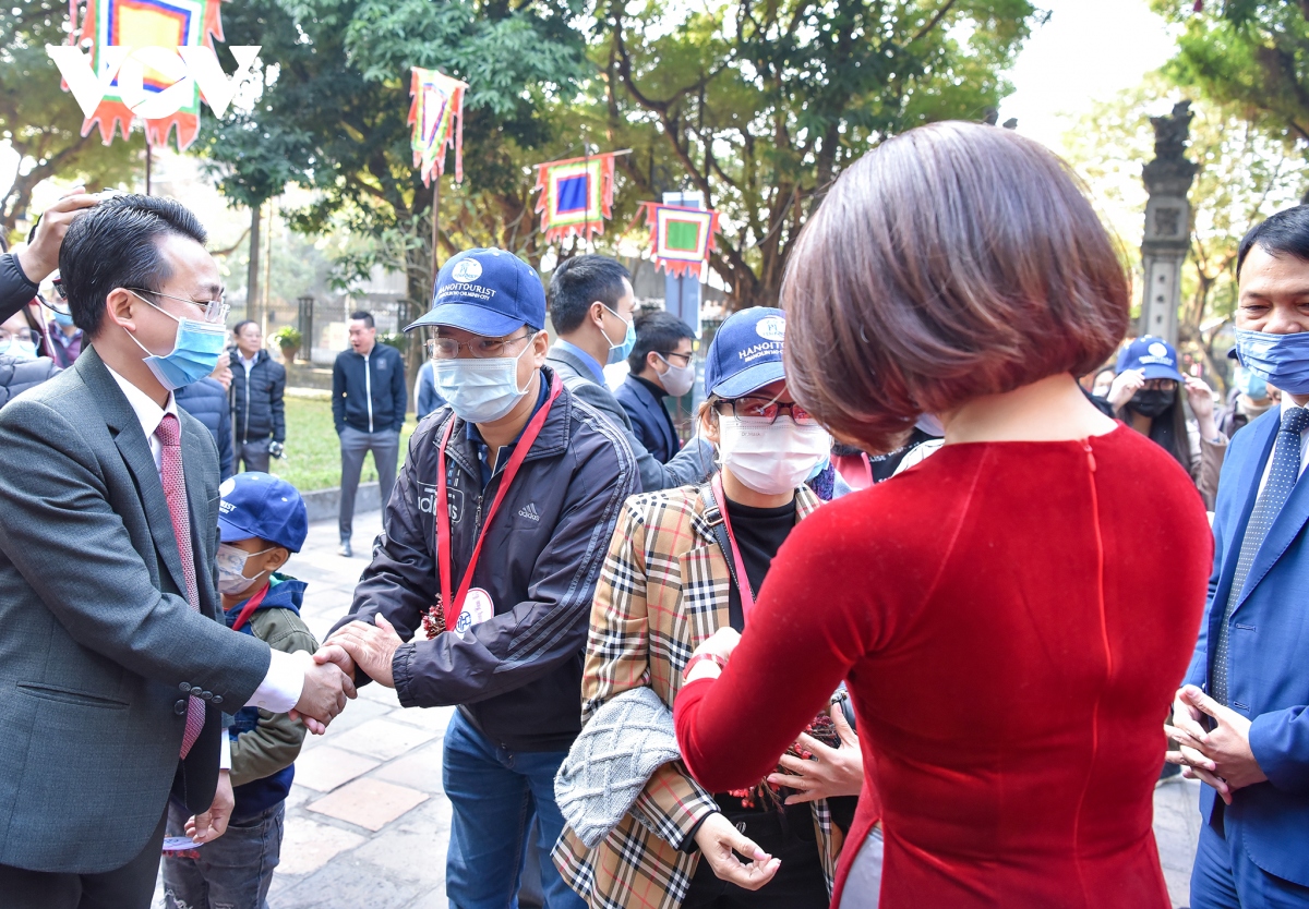 Don doan khach dau tien, du lich ha noi ky vong nam 2021 nhieu khoi sac hinh anh 3