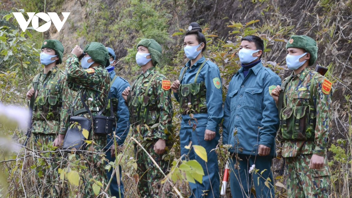 Dien Bien border guards battle frosty conditions whilst on patrol
