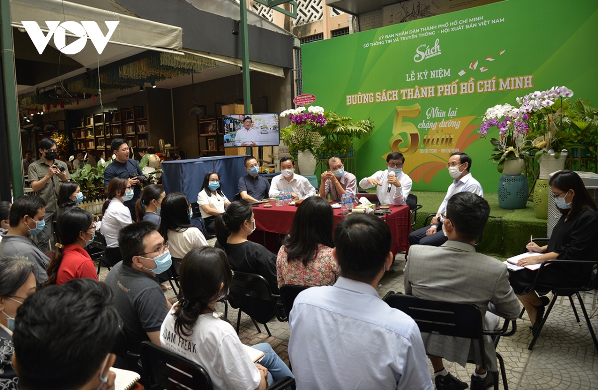 Đường sách là cơ sở để xây dựng không gian văn hoá hồ chí minh hình ảnh 2 Duong sach la co so de xay dung khong gian van hoa ho chi minh hinh anh 2