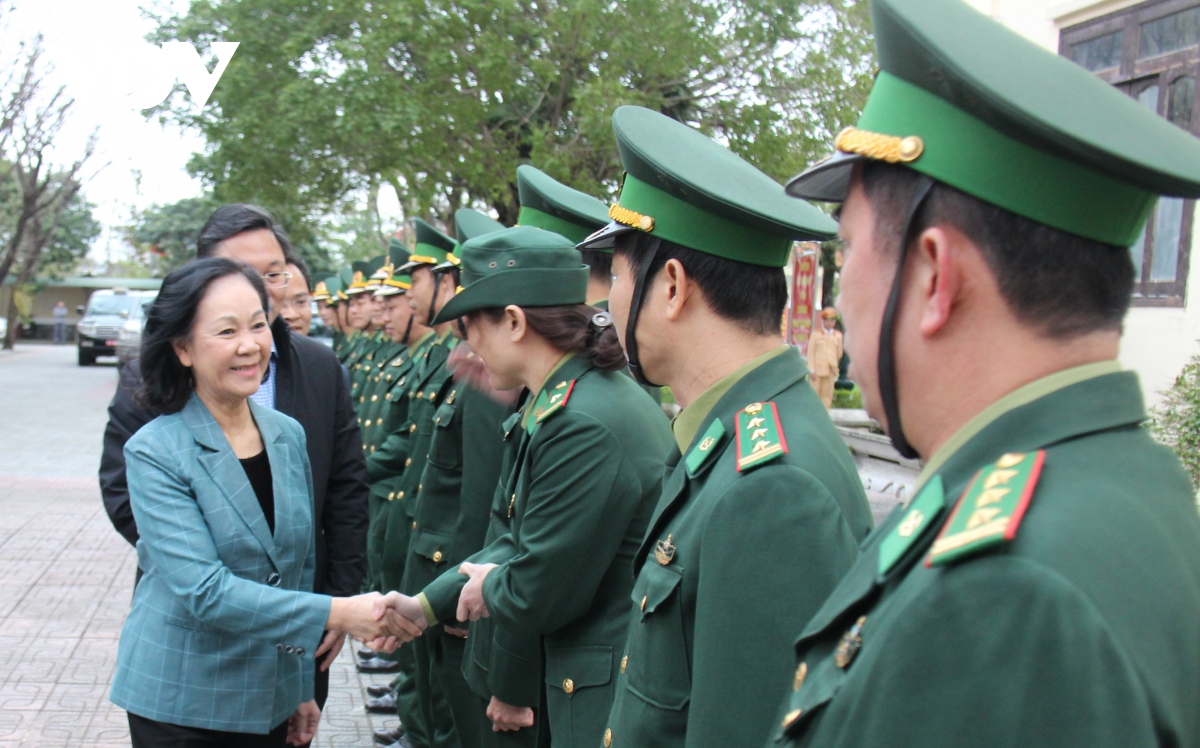 Bà Trương Thị Mai thăm lực lượng Quân đội tại Quảng Nam | VOV.VN