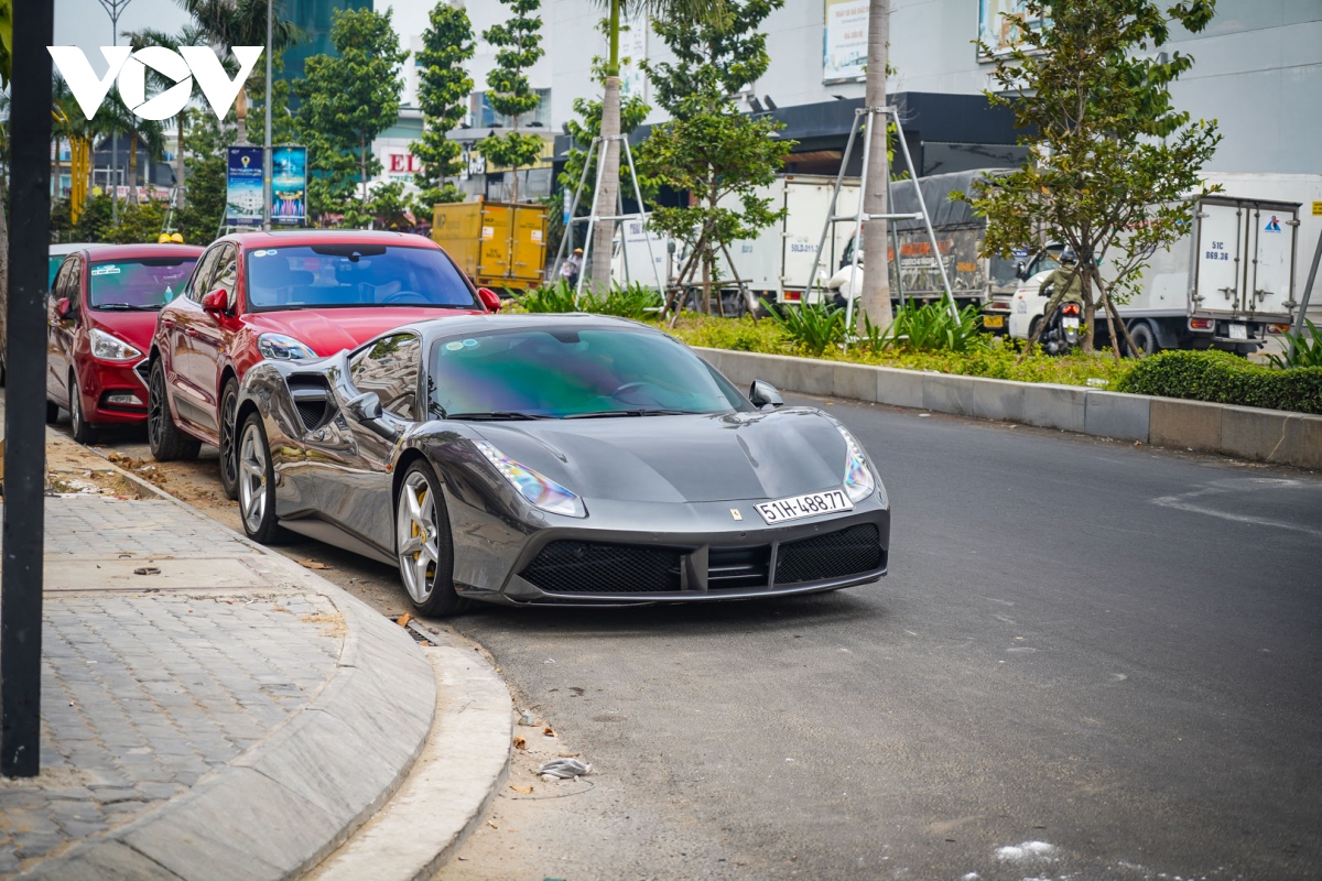 Ngắm nhìn vẻ đẹp của chiếc Ferrari 488 GTB đầu tiên về Việt Nam ...