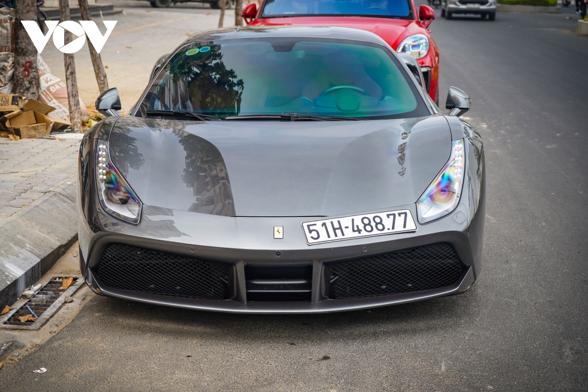 ngam nhin ve dep cua chiec ferrari 488 gtb dau tien ve viet nam hinh anh 2