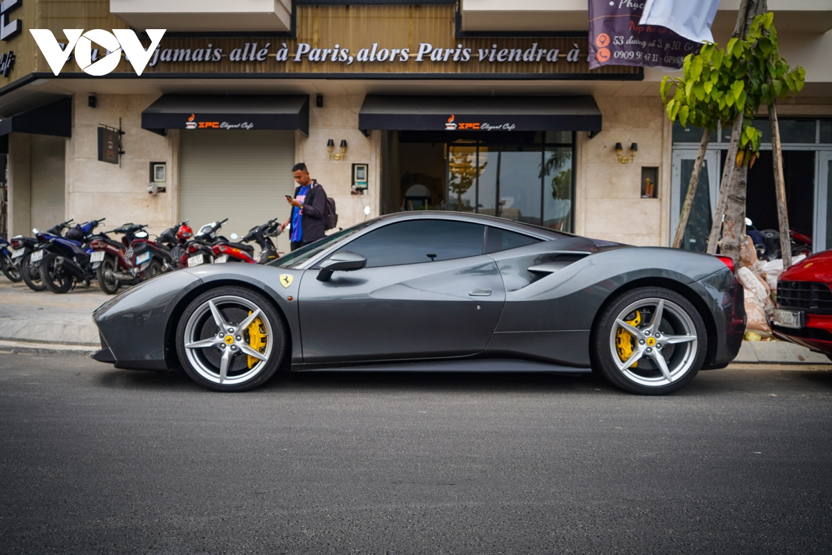 ngam nhin ve dep cua chiec ferrari 488 gtb dau tien ve viet nam hinh anh 3