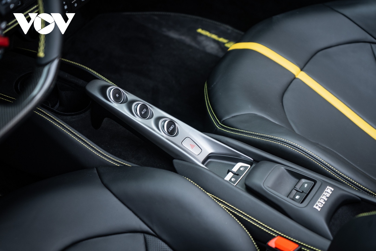 cận cảnh ferrari f8 spider màu vàng độc nhất việt nam hình ảnh 17 can canh ferrari f8 spider mau vang doc nhat viet nam hinh anh 17