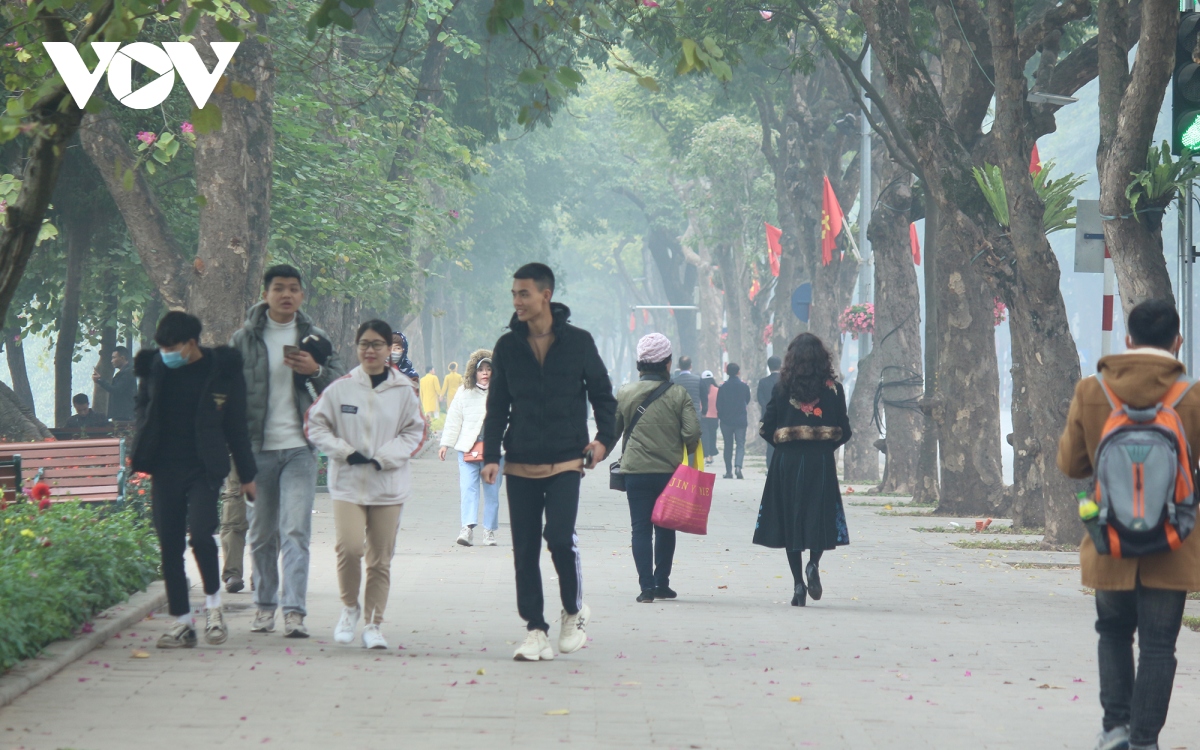 suong mu bao trum khap noi o ha noi hinh anh 6